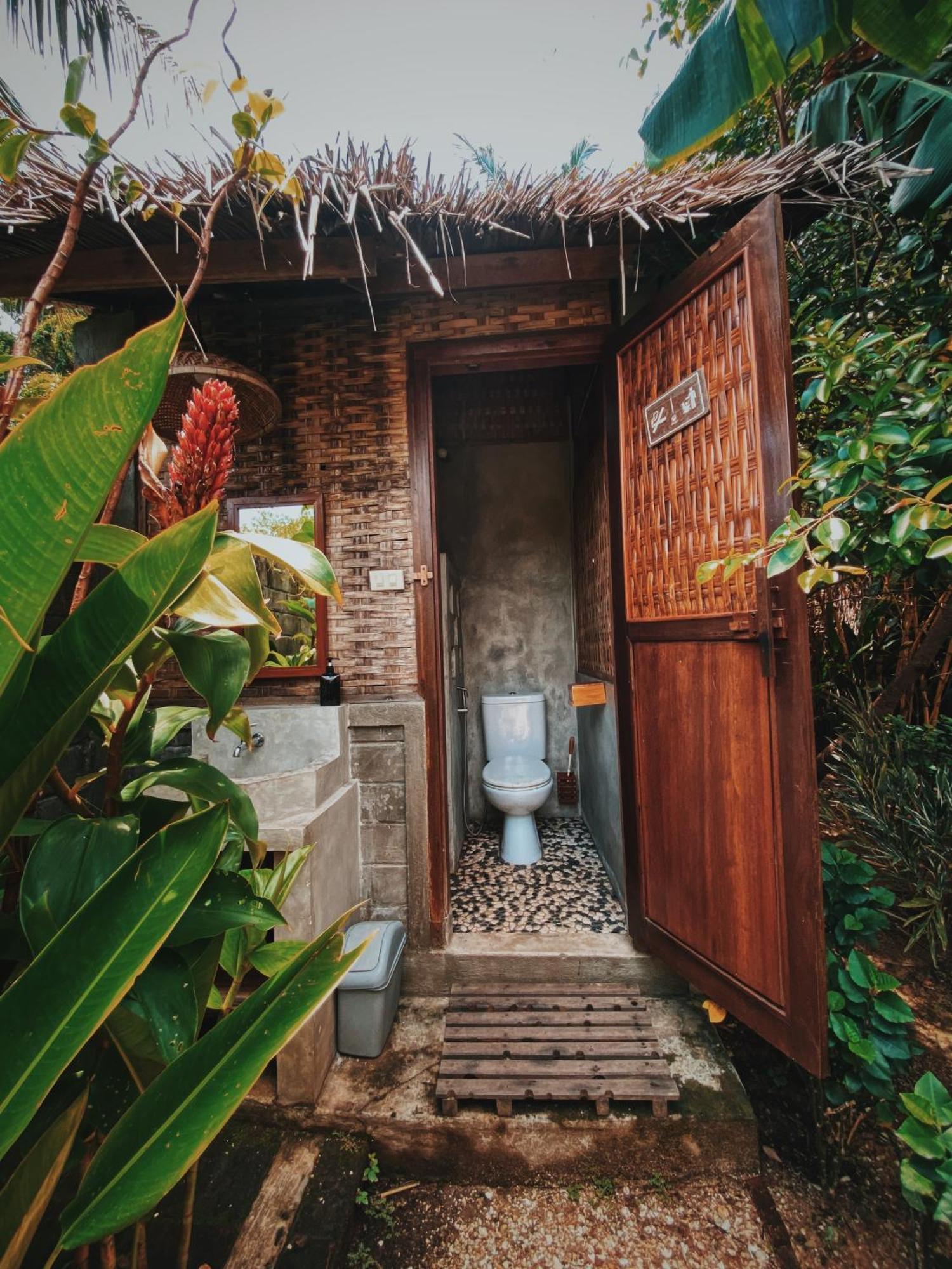 Basa-Basi Lodge Karimunjawa Exterior photo
