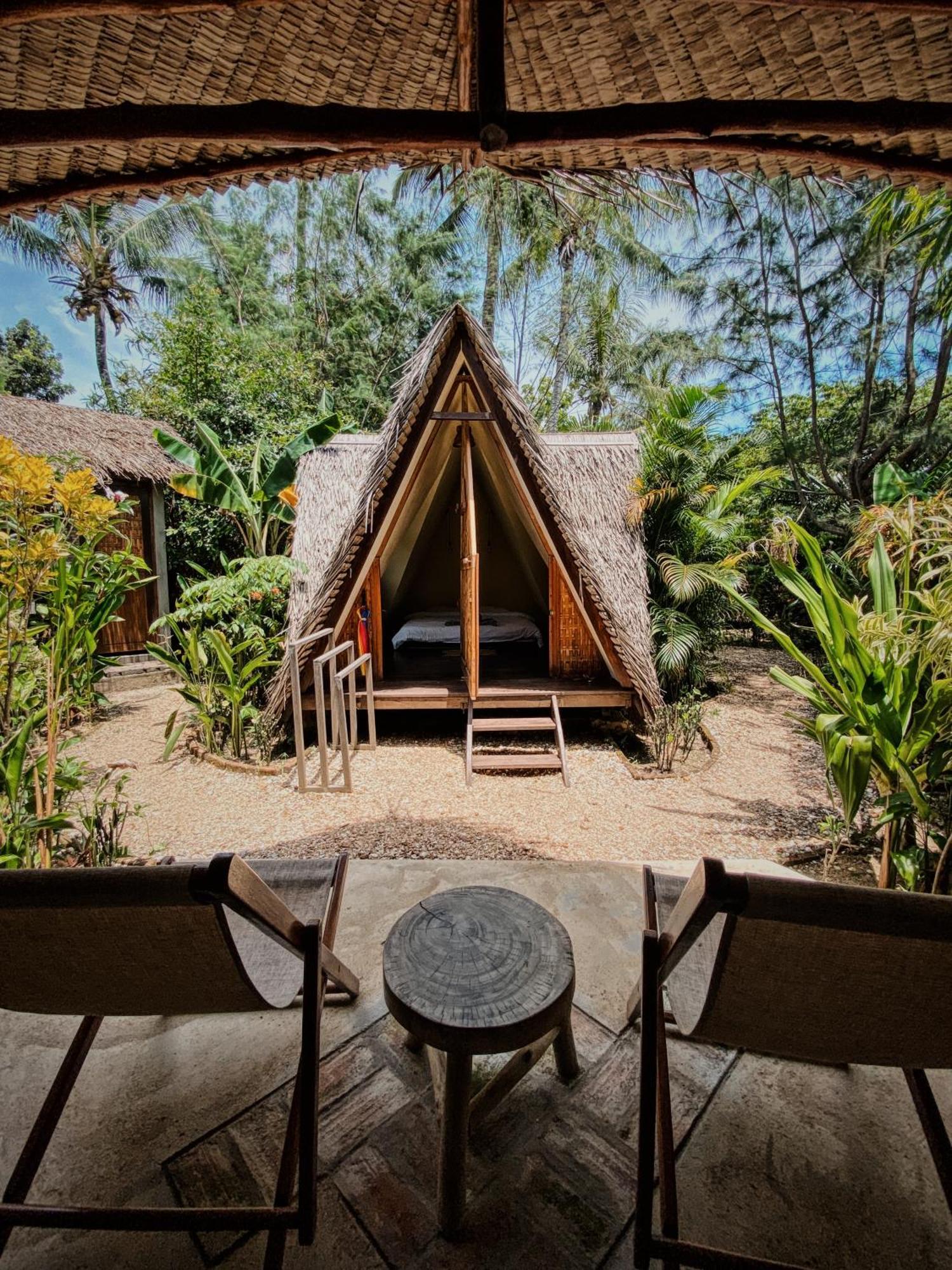 Basa-Basi Lodge Karimunjawa Exterior photo
