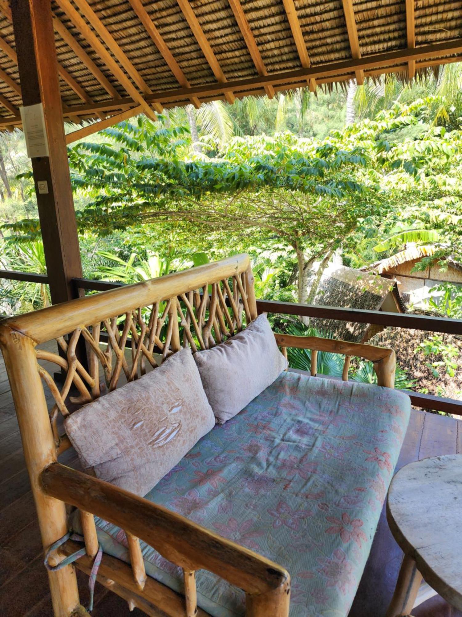 Basa-Basi Lodge Karimunjawa Exterior photo