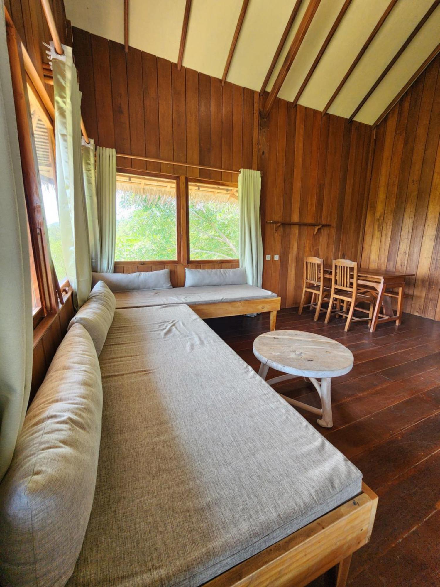 Basa-Basi Lodge Karimunjawa Exterior photo